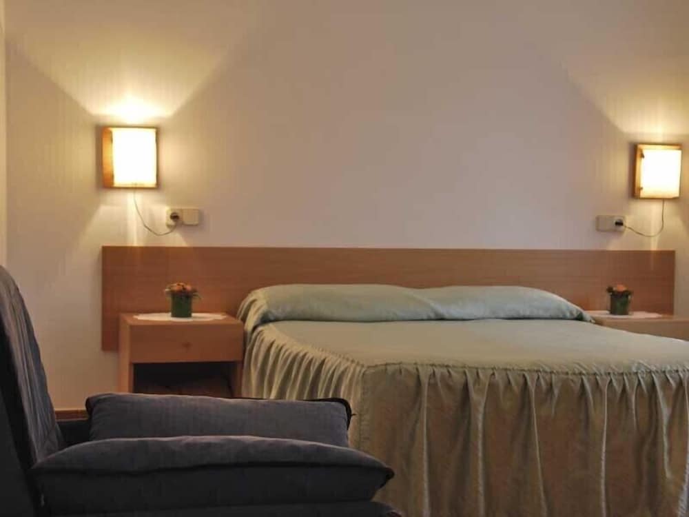 Double or Twin Room - Photo 2