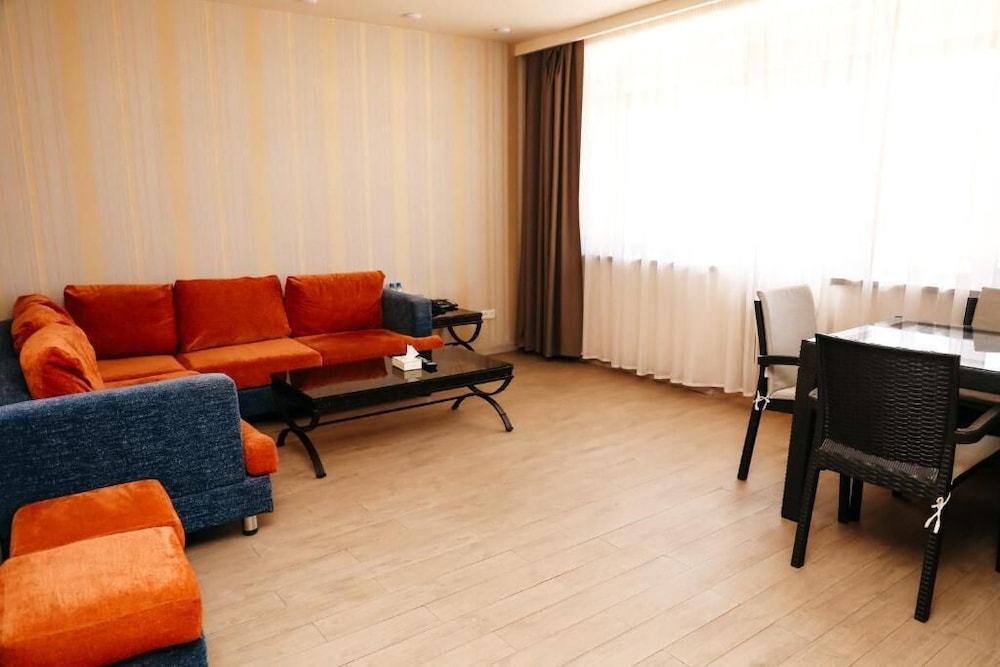 Executive Suite, Multiple Beds, Lake View (2nd Floor;Living Room) photo 1