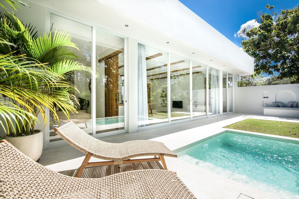 Villa photo 2