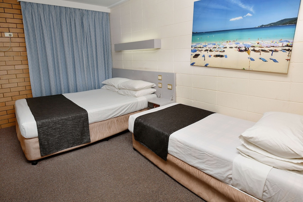 Economy Twin Room photo 2