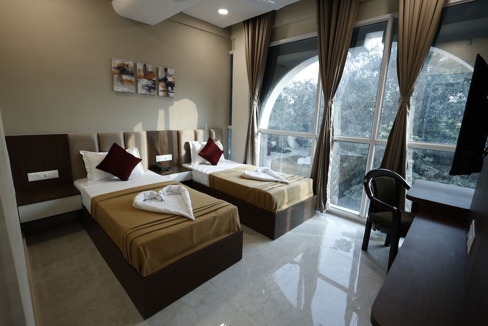 Deluxe Twin Room, City View photo 1