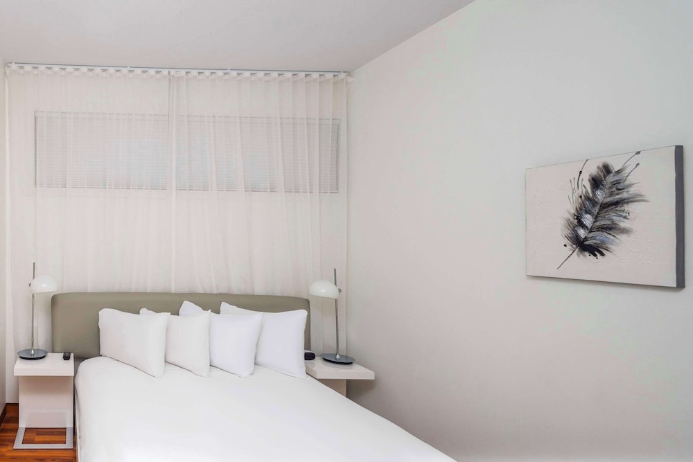 Deluxe Suite (family room) photo 2