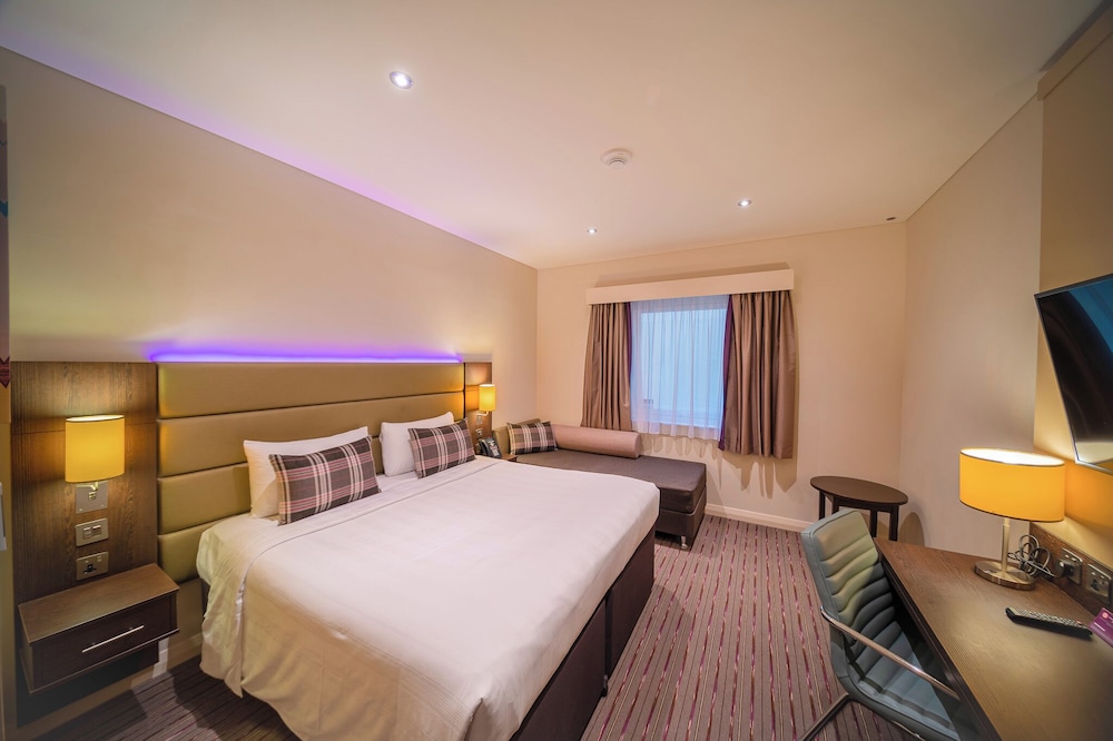 Double Room, Non Smoking (Free Shuttle to Festival City Mall) photo 1