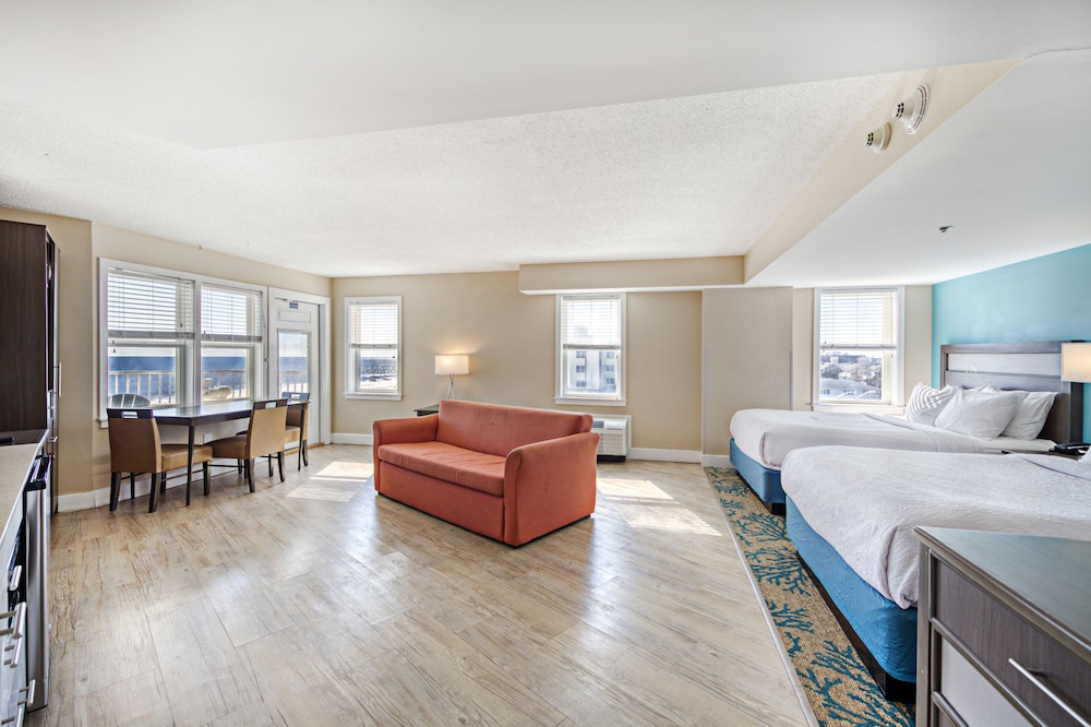 Ocean Front Corner Suite photo 2