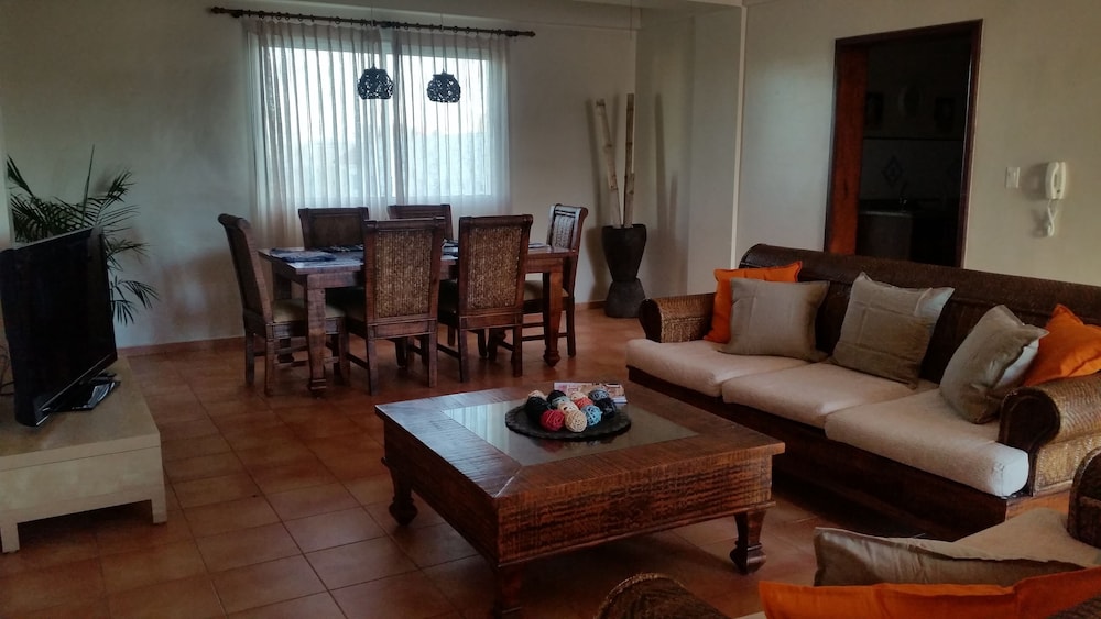 3 Bedrooms 2 Bathroom Apartment