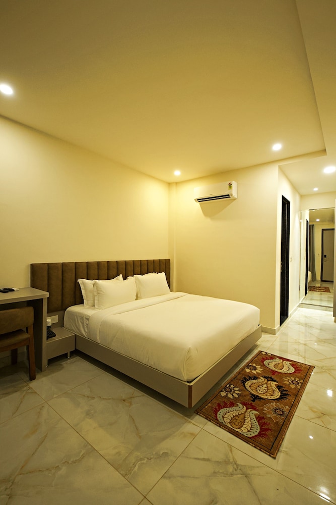 Deluxe Room - Photo 1