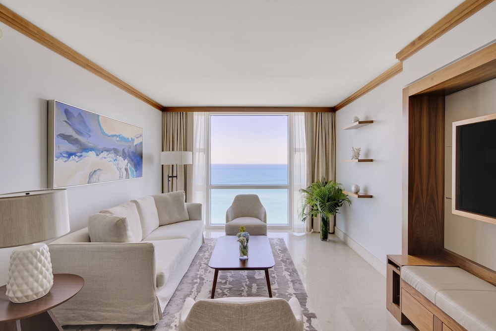 Luxury Apartment, 2 Bedrooms, 2 Bathrooms, Oceanfront (Corner, Balcony, 1 King 2 Queens) photo 3