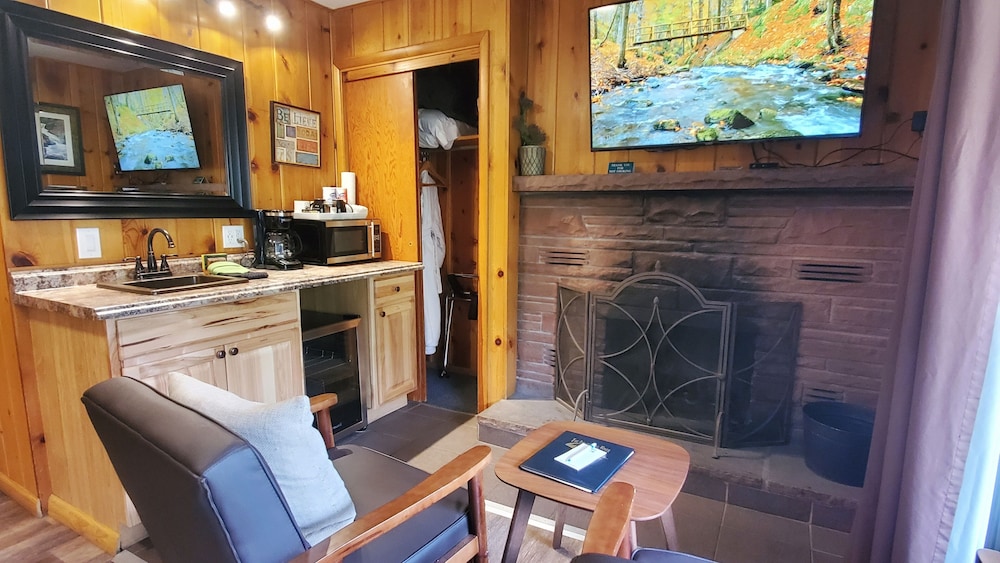 Classic Double Room, Fireplace, River View