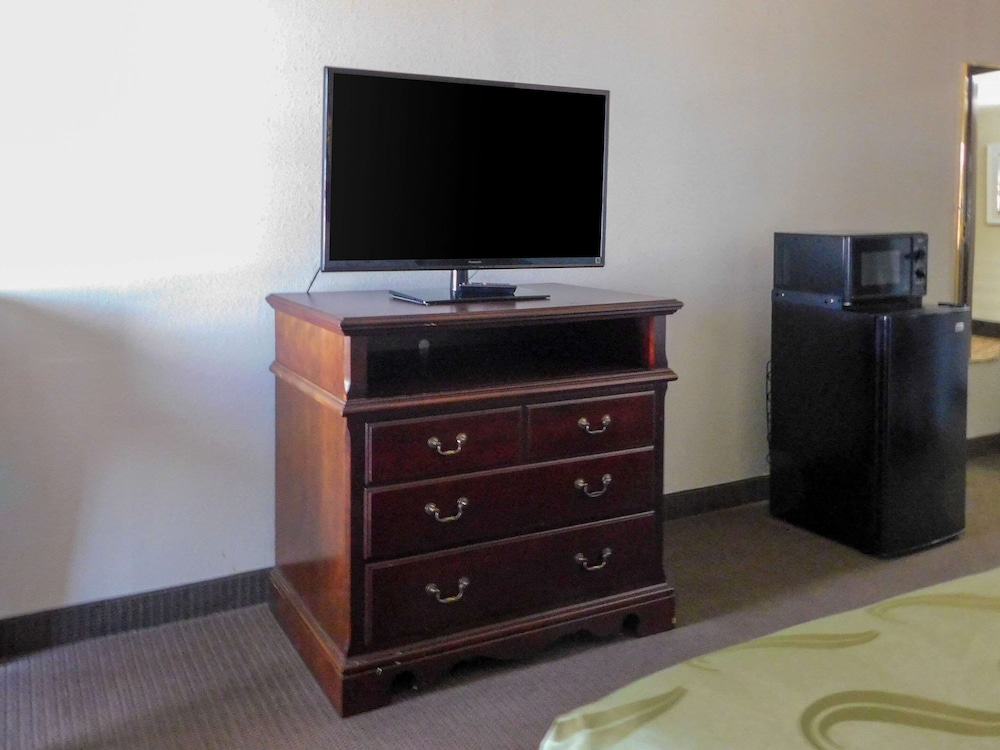 Standard Room, 1 King Bed with Sofa bed, Non Smoking - Photo 2