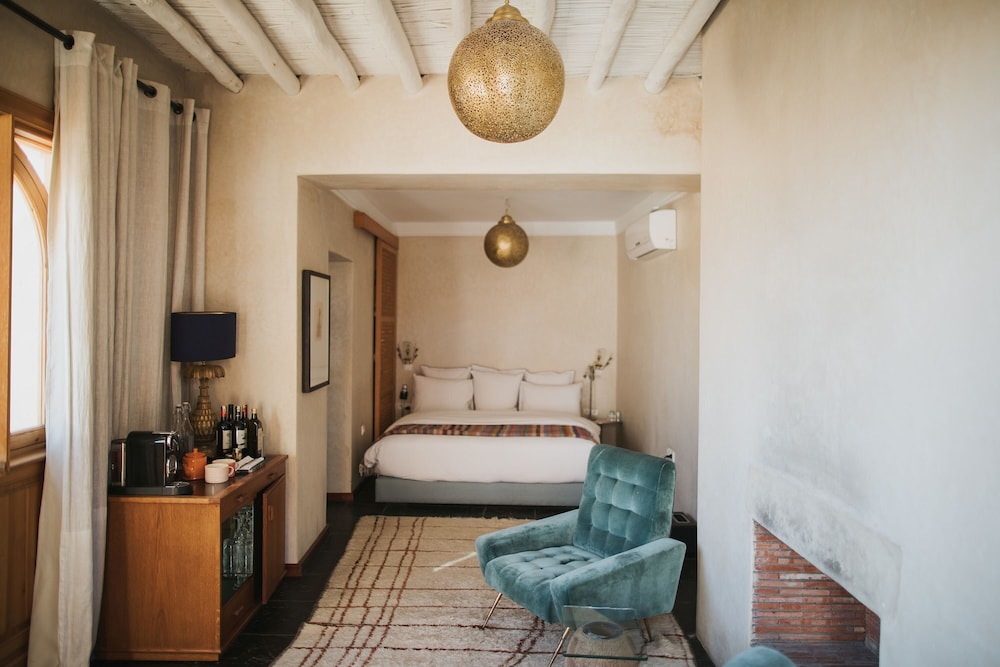 Room (Medium) photo 1