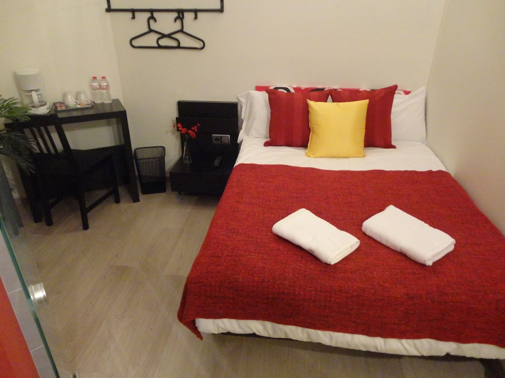Standard Triple Room, Private Bathroom