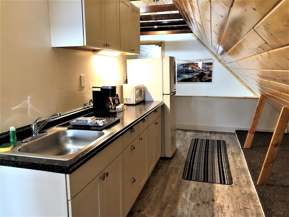 Loft, 2 Queen Beds, Non-Pet Friendly photo 3