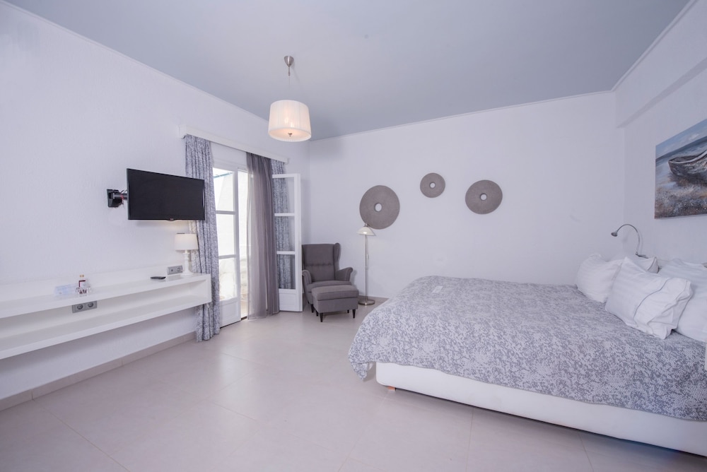 Honeymoon Suite, Sea View (Junior) - Photo 1