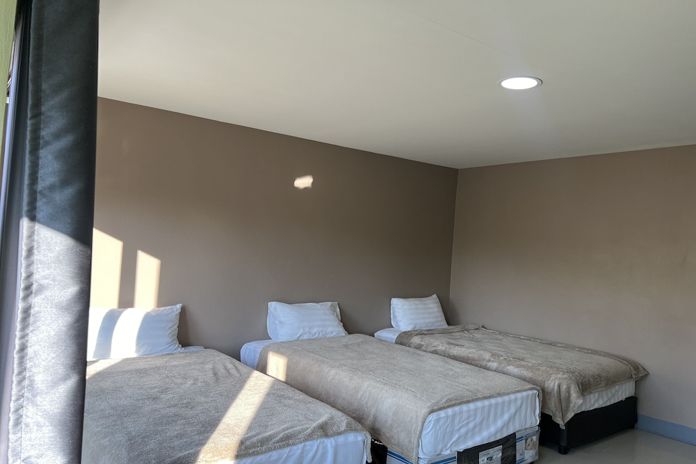 Deluxe Triple Room - Photo 10