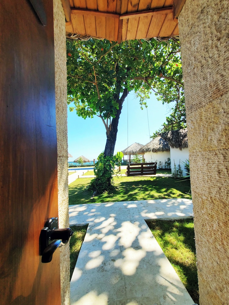 Comfort Room, Beach View photo 2