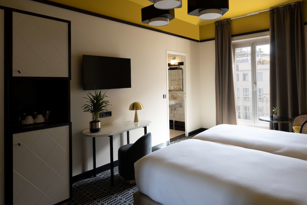 Executive Room, 1 King Bed, Accessible, Non Smoking (Twin bed on request) thumbnail 5