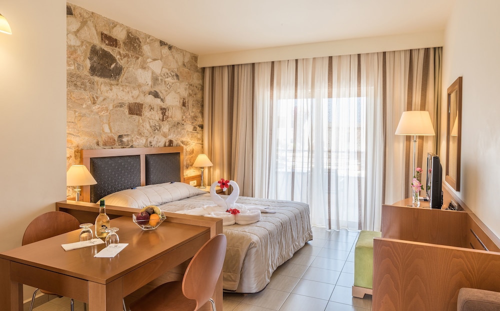 Sea View Room - Photo 3