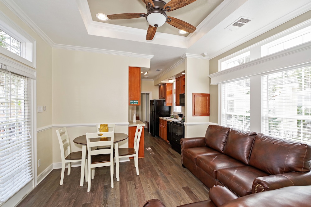 Elite Cottage, 2 Bedrooms (Linens Included) photo 1
