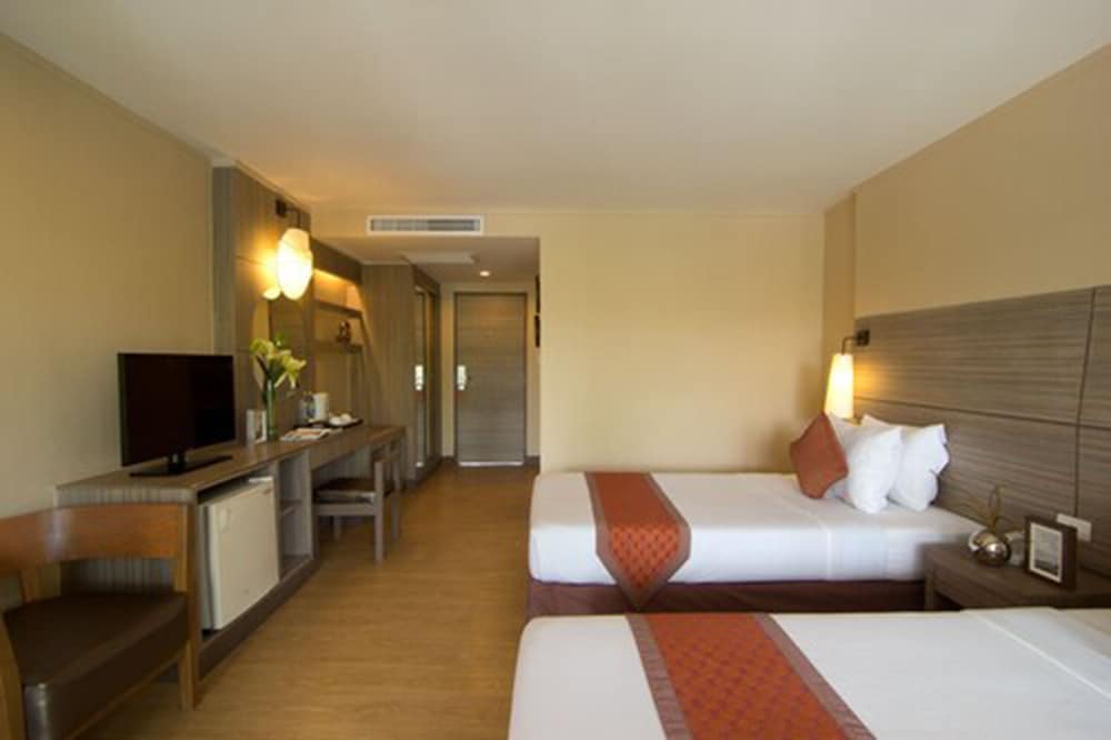 Superior Room, Pool View - Photo 8