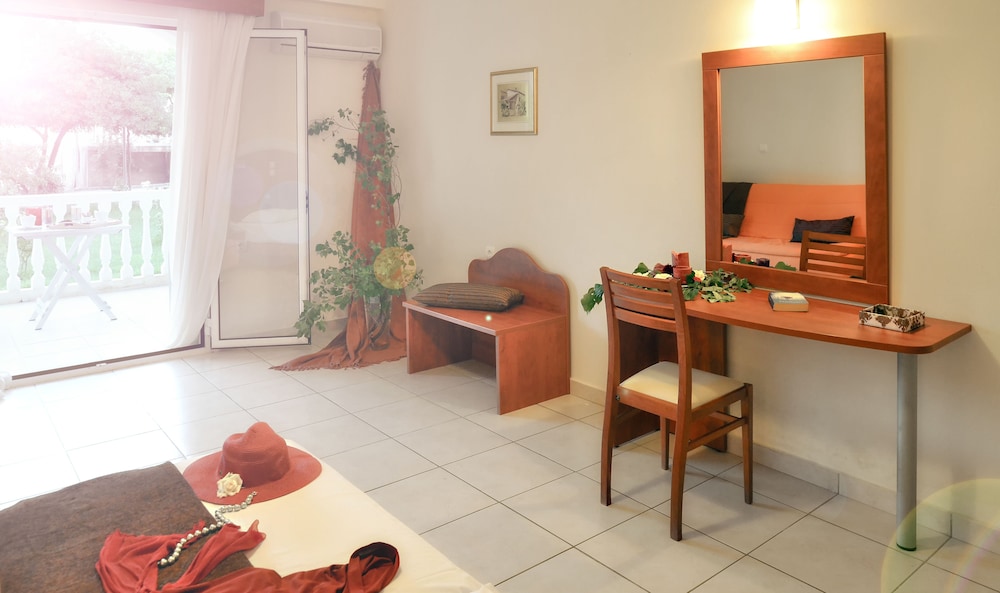 Apartment, 1 Bedroom, Partial Sea View photo 3