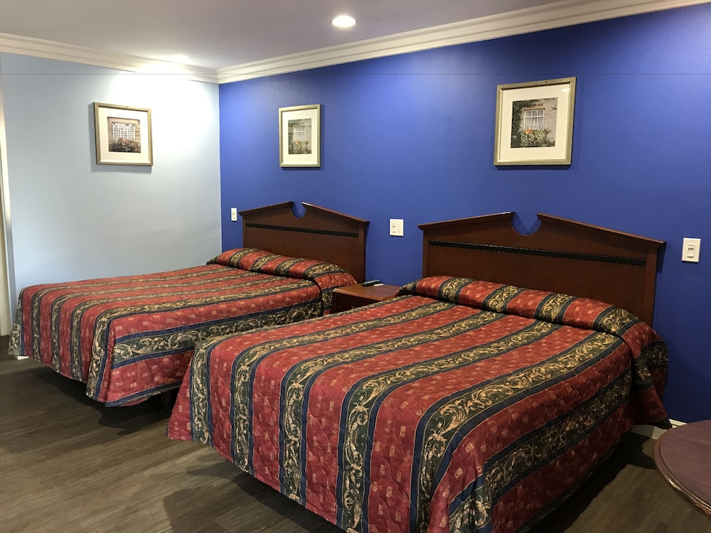Standard Single Room, 2 Queen Beds, Courtyard View photo 2
