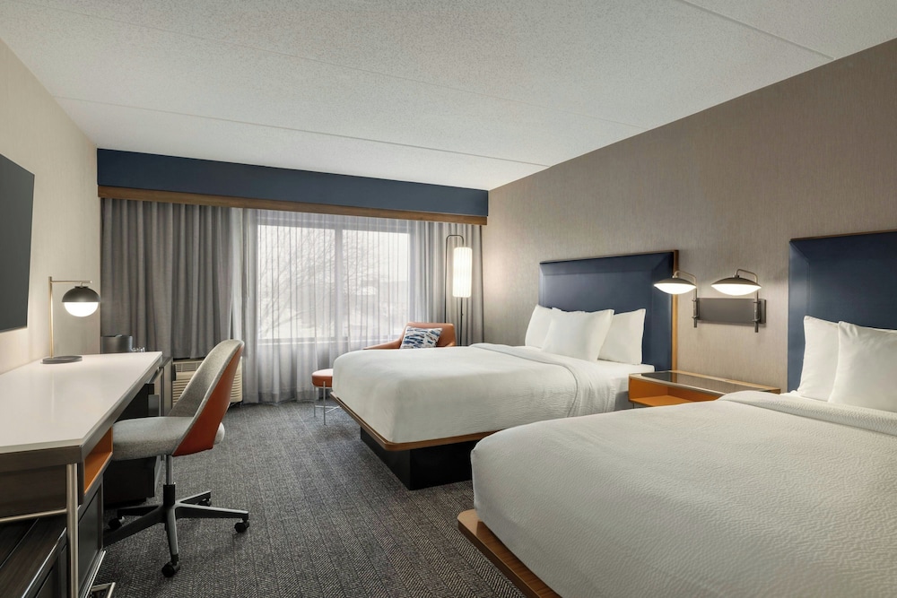 Room, 1 Double Bed (Hearing Accessible) - Photo 3