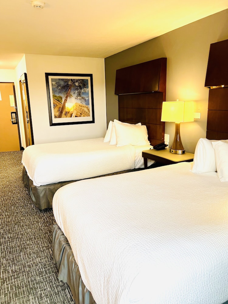 Standard Room, 2 Queen Beds, Non Smoking - Photo 2