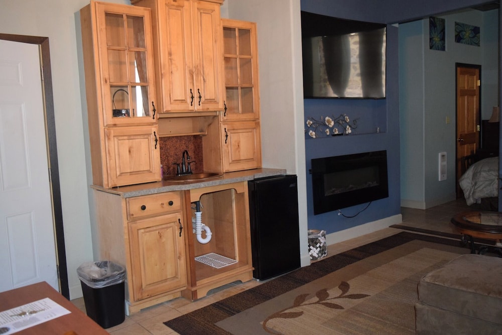 Standard Room, 1 King Bed, Sauna photo 3