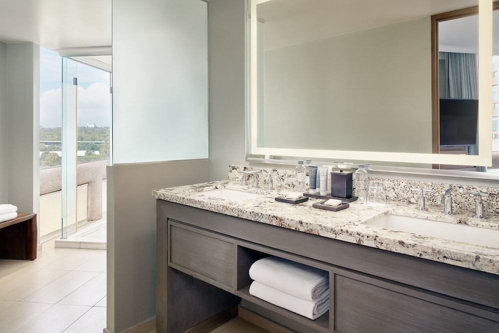 Executive Suite, 1 King Bed with Sofa bed, Terrace - Photo 6