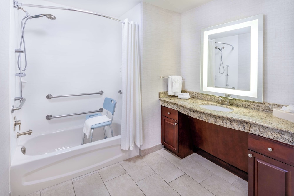 Suite, Accessible, Bathtub (Mobility & Hearing) - Photo 9