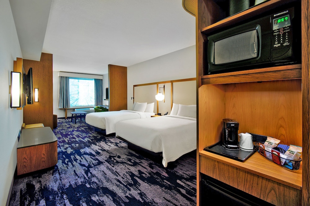 Room, 2 Queen Beds (Mobility Accessible, Tub)