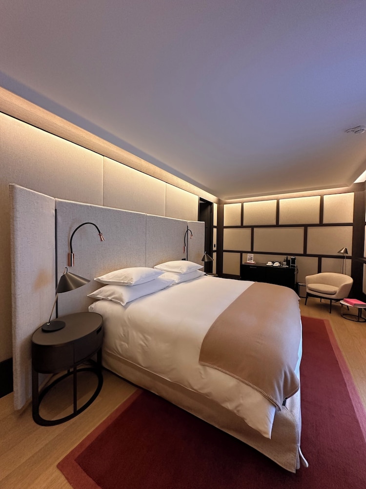 Room (Serlas)