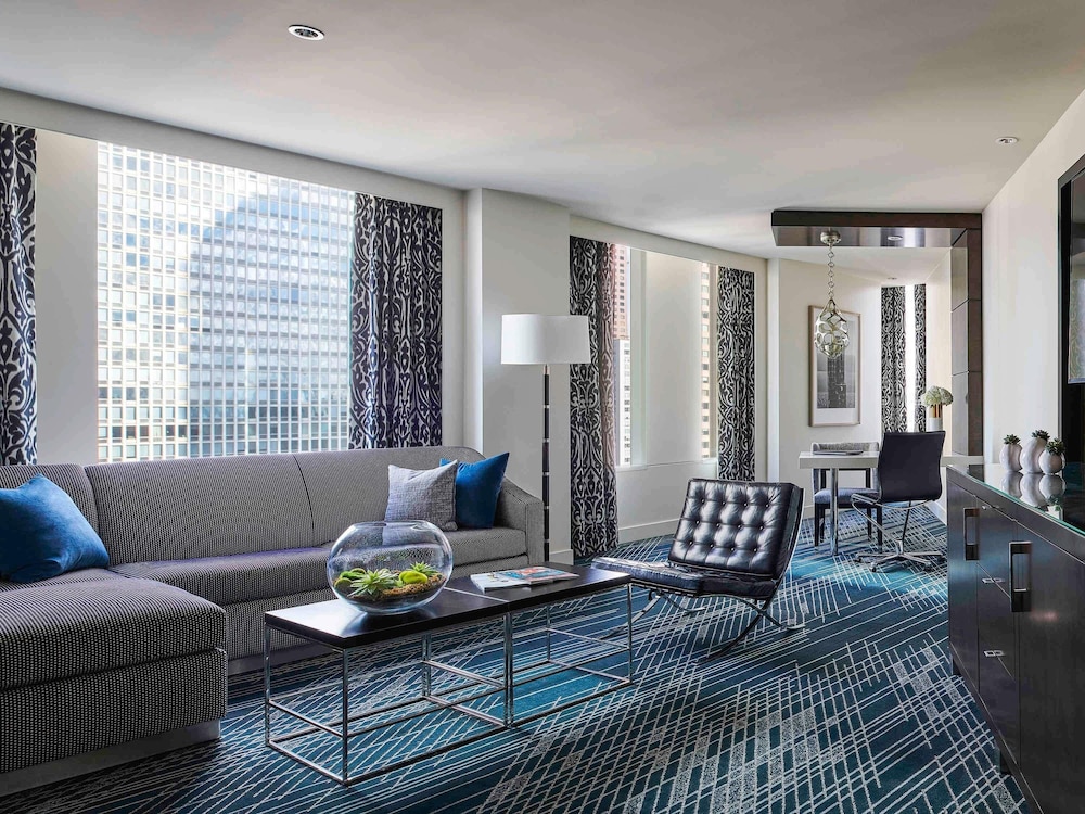 Magnifique Suite, 1 Bedroom, Corner, 1 King Bed, 1 Sofabed - Photo 7