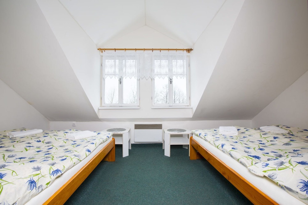 Family Room, Ensuite (7 Adults, Low Ceiling in Bathroom) photo 1