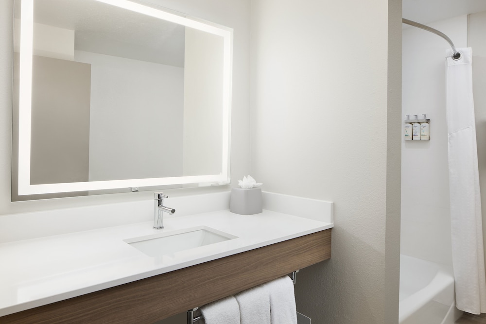 Suite, 2 Bedrooms, Accessible (Comm, Mobil, Accessible Tub) - Photo 6