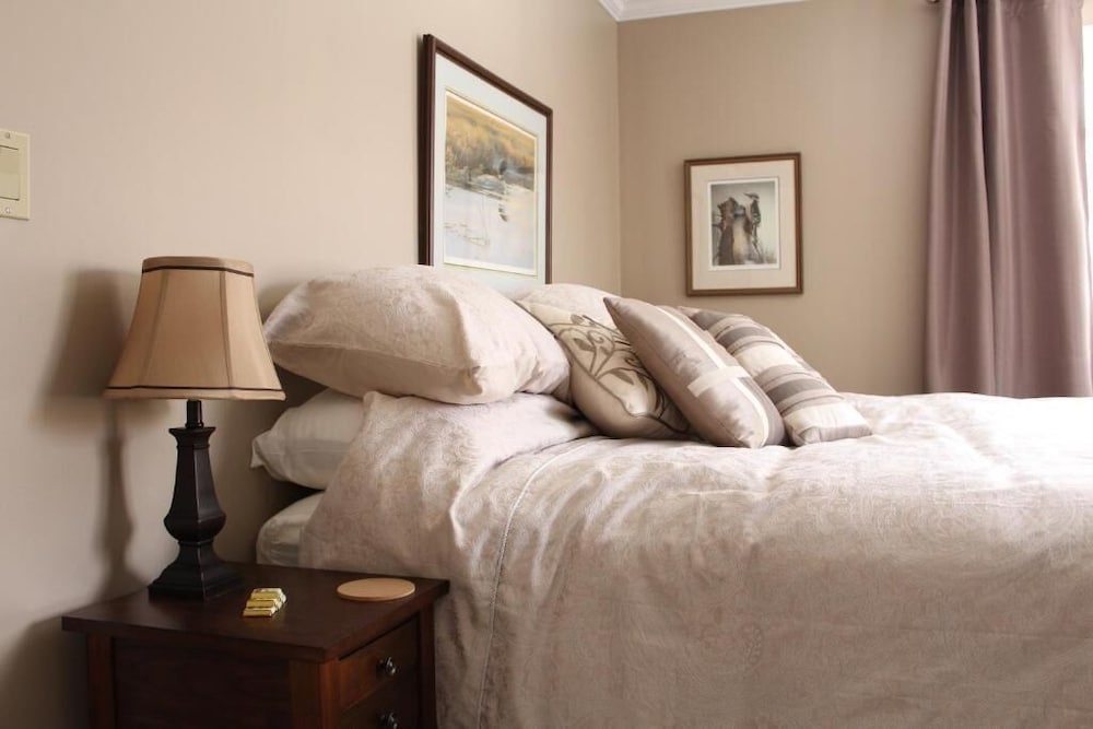 Romantic Single Room, Garden View