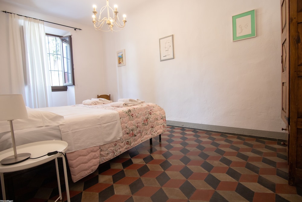 Traditional Apartment, 3 Bedrooms, Hill View photo 2