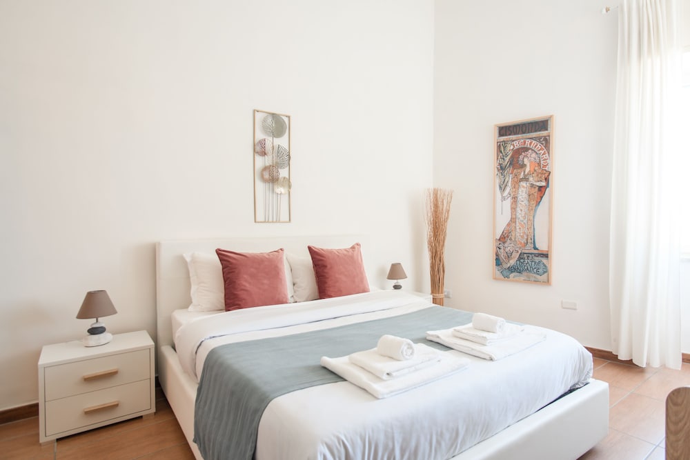 Deluxe Double Room, Partial Sea View photo 3