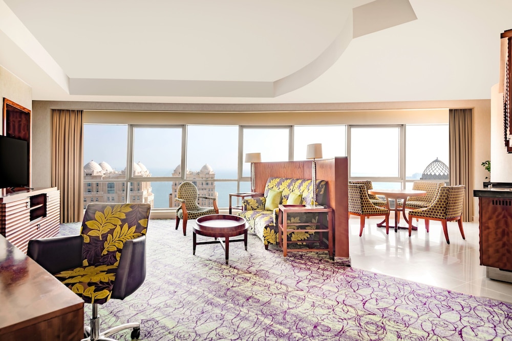 Suite, 1 King Bed, Sea View - Photo 5