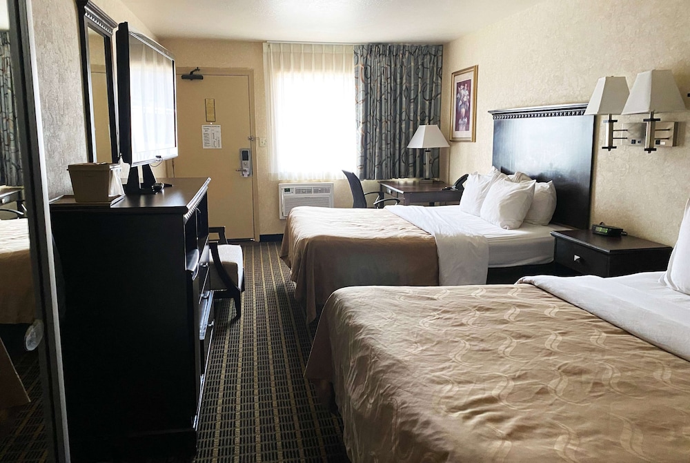 Deluxe Room, 2 Queen Beds, Non Smoking - Photo 4