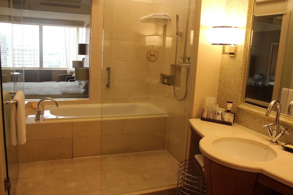 Club Room, 1 King Bed, City View photo 3