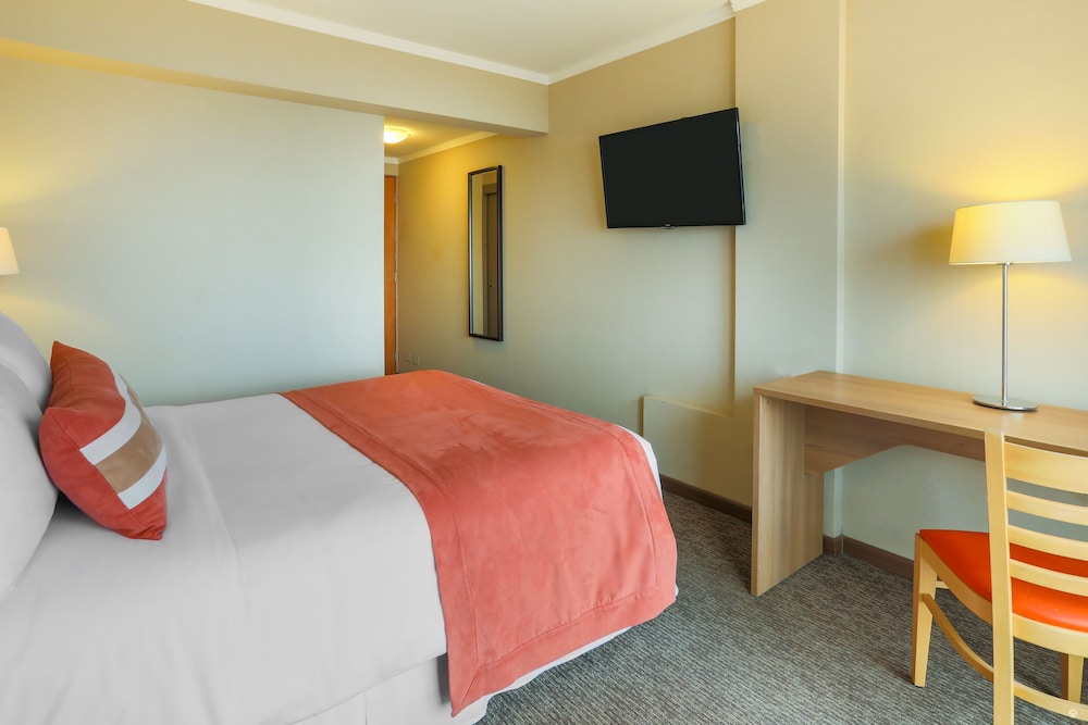 Standard Room, 1 Queen Bed, Balcony, Beach View photo 2