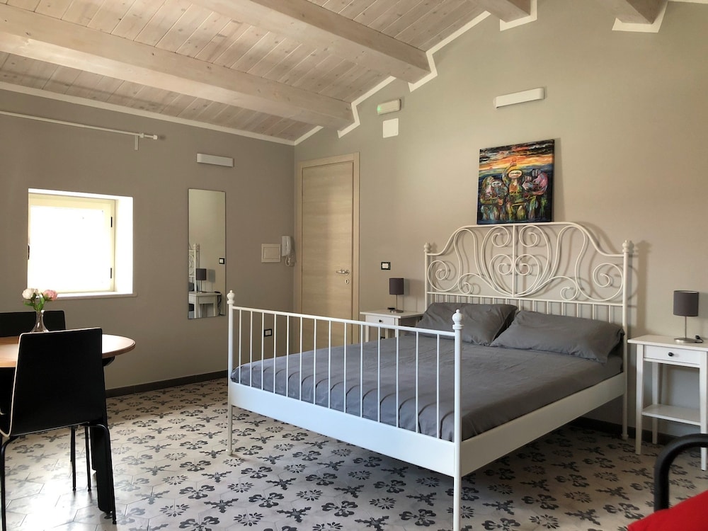 Room, 1 Queen Bed with Sofa bed (I Sognatori) photo 2