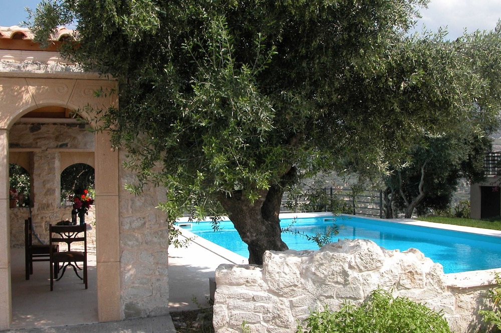 Villa photo 1