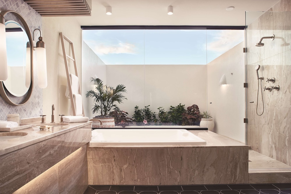 Junior Suite, Beachfront (king)