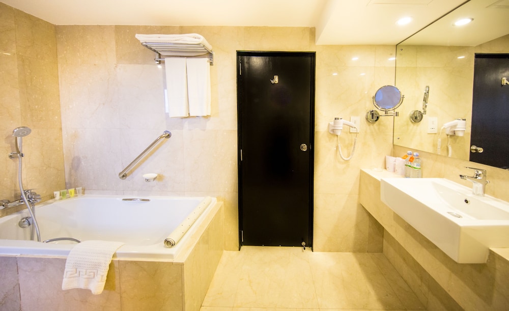 Executive Suite, 1 King Bed, Non Smoking - Photo 10
