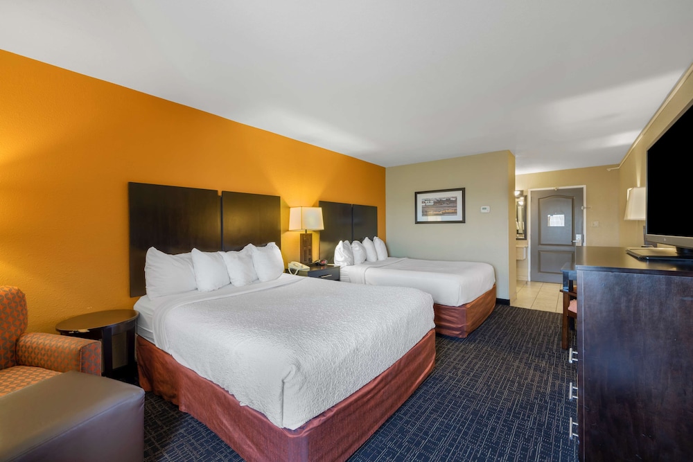Standard Room, Multiple Beds, Non Smoking, Microwave photo 1