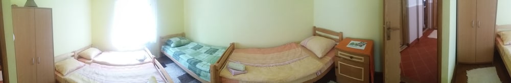 Economy Triple Room, 3 Twin Beds photo 3