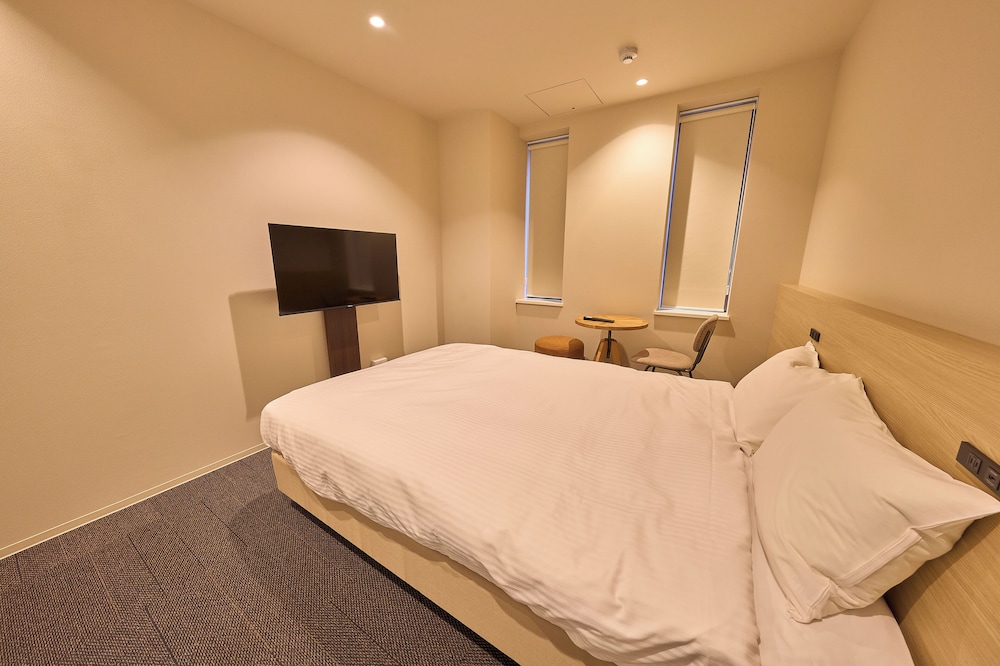 Private Room for 1-2 with Private Shower room, Non Smoking (Double Bed) thumbnail 5