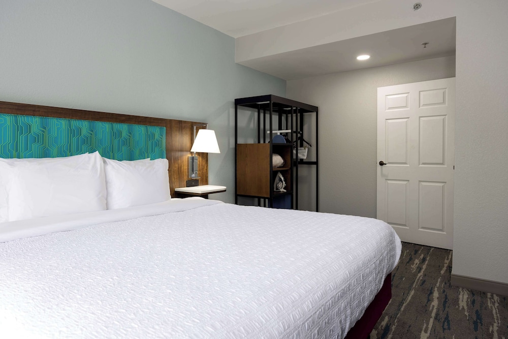 Suite, 1 King Bed, Non Smoking